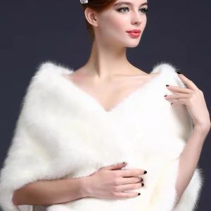 Elegant Faux fur cappa/shawl/scarf, white